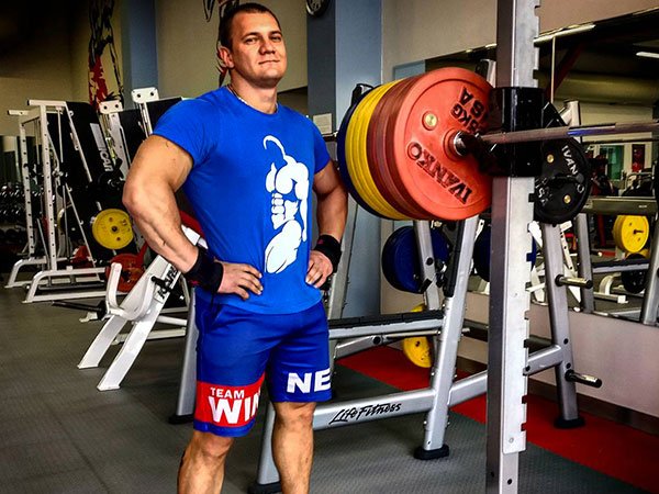 otsenka effektivnosti trenirovok s otyagoscheniyami i sobstvennoy massoy tela